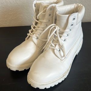 Men’s white boots